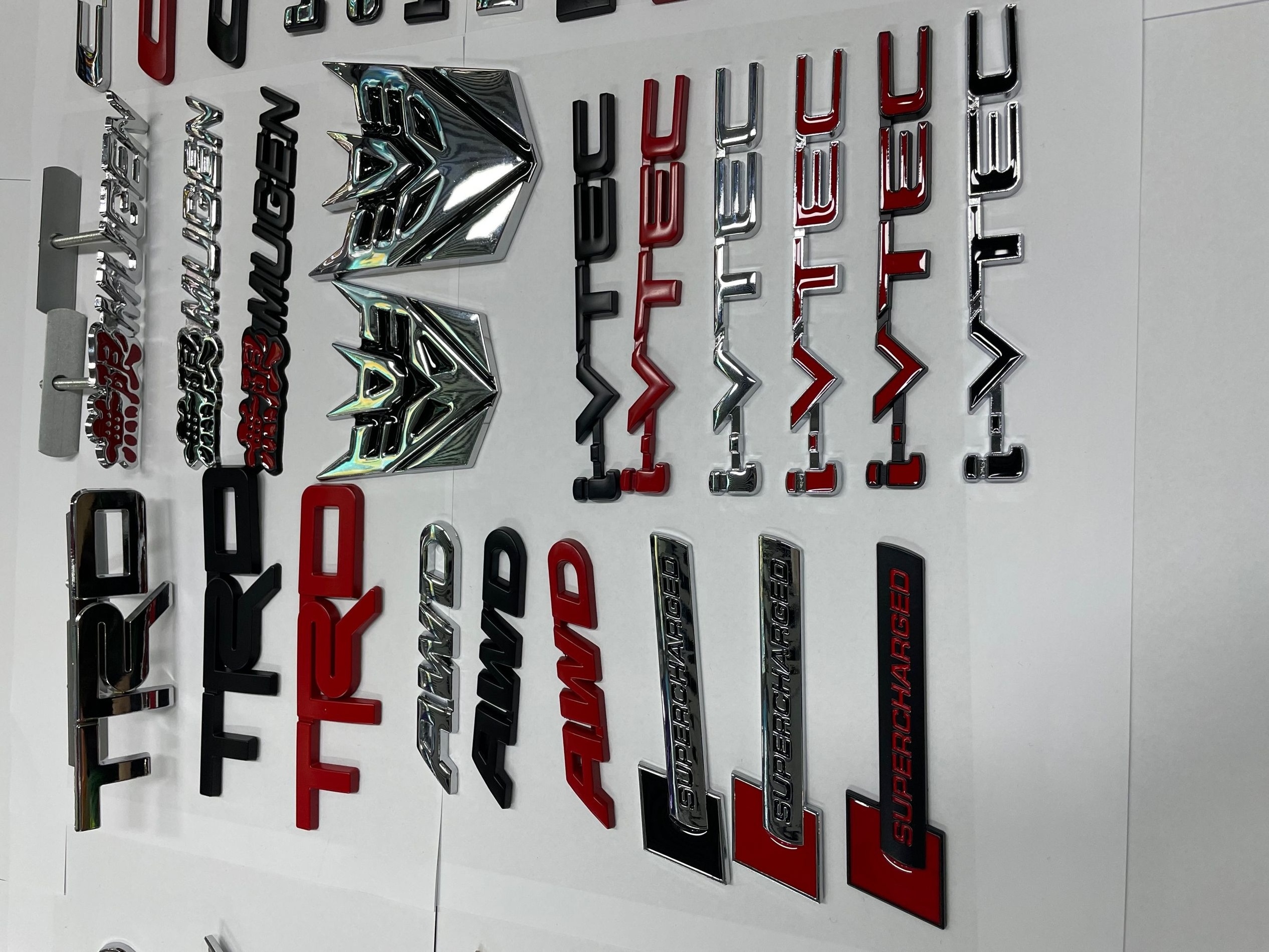 Custom 3D Metal ABS Plastic Chrome logo Letter Wholesale Car Badge Emblem