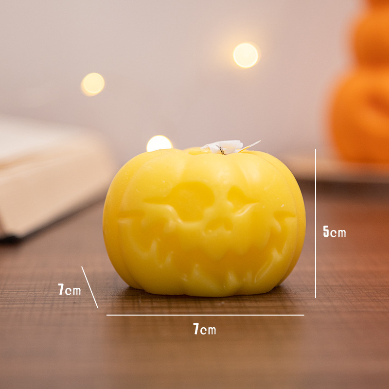 Novelty Handmade Natural Paraffin Wax Pumpkin Scented Candle Candle For Halloween Decorative