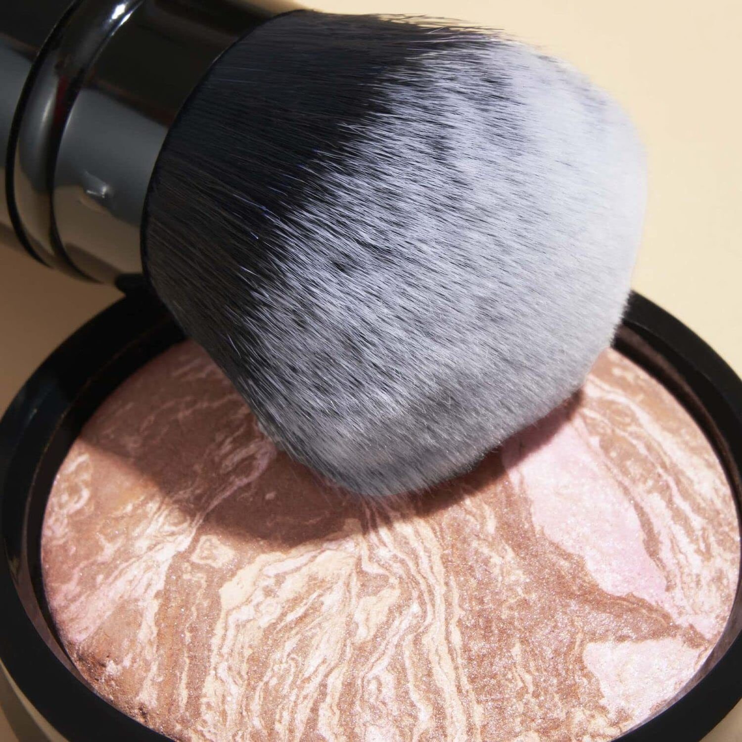 Wholesale Retractable Kabuki Makeup Brush Portable Powder Foundation Cosmetic Jar Dispensing Powder Brush With Cover