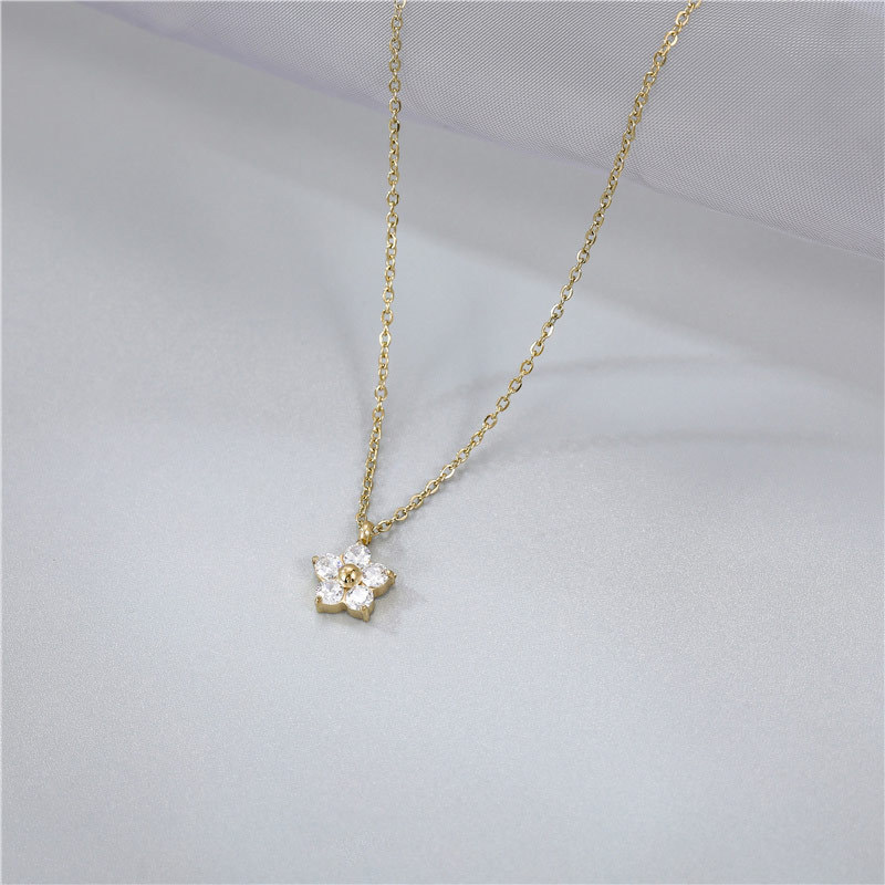 Dainty Gold Plated Diamond Flower Necklace Stainless Steel Chain Cz Flower Shape Pendant Adjustable Necklace