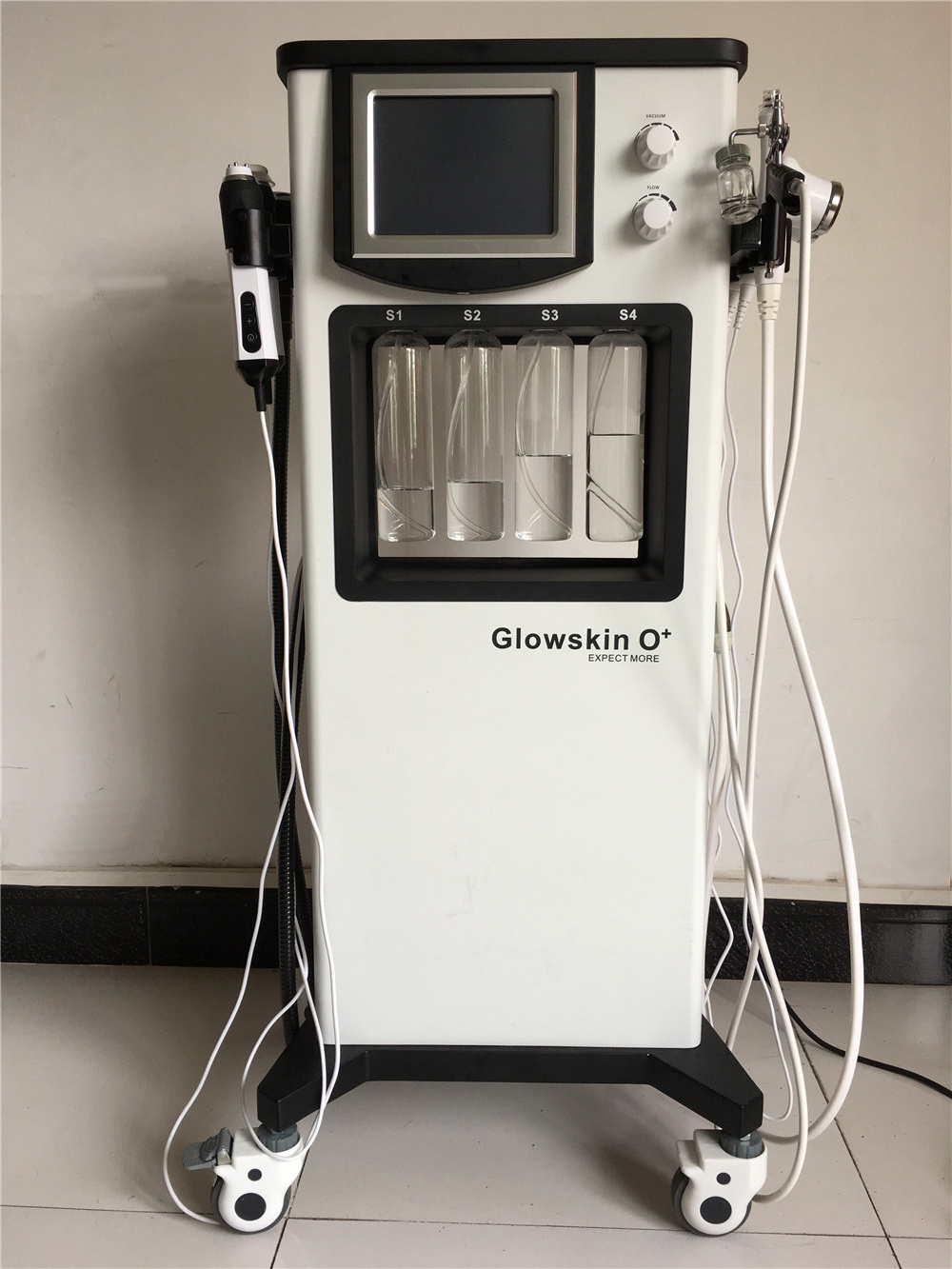 Glowskin O+ carbon oxygen face lift and skin tighten beauty machine