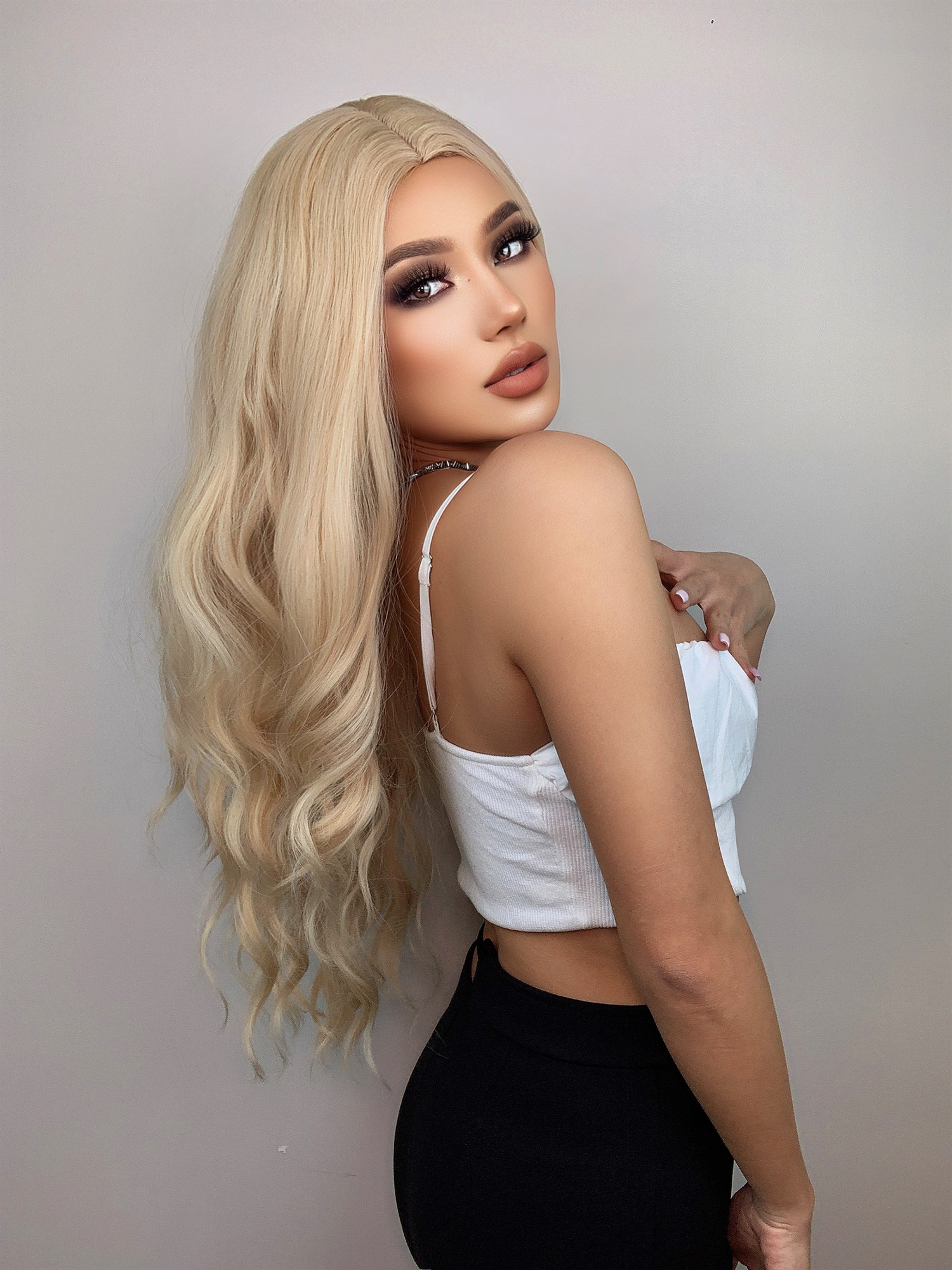 Ainizi high quality wholesale fiber wig synthetic hair body wave mixed blonde wig for white women