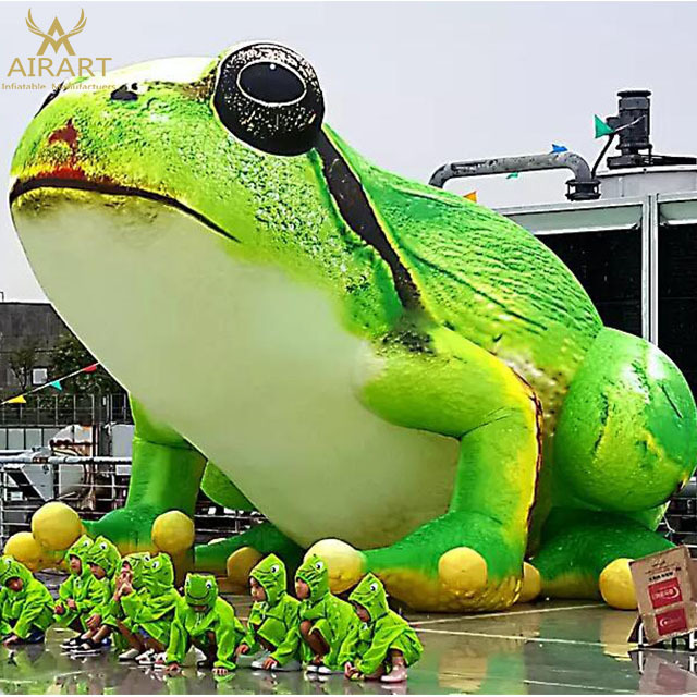 giant inflatable green frog lifelike inflatable balloon for parade