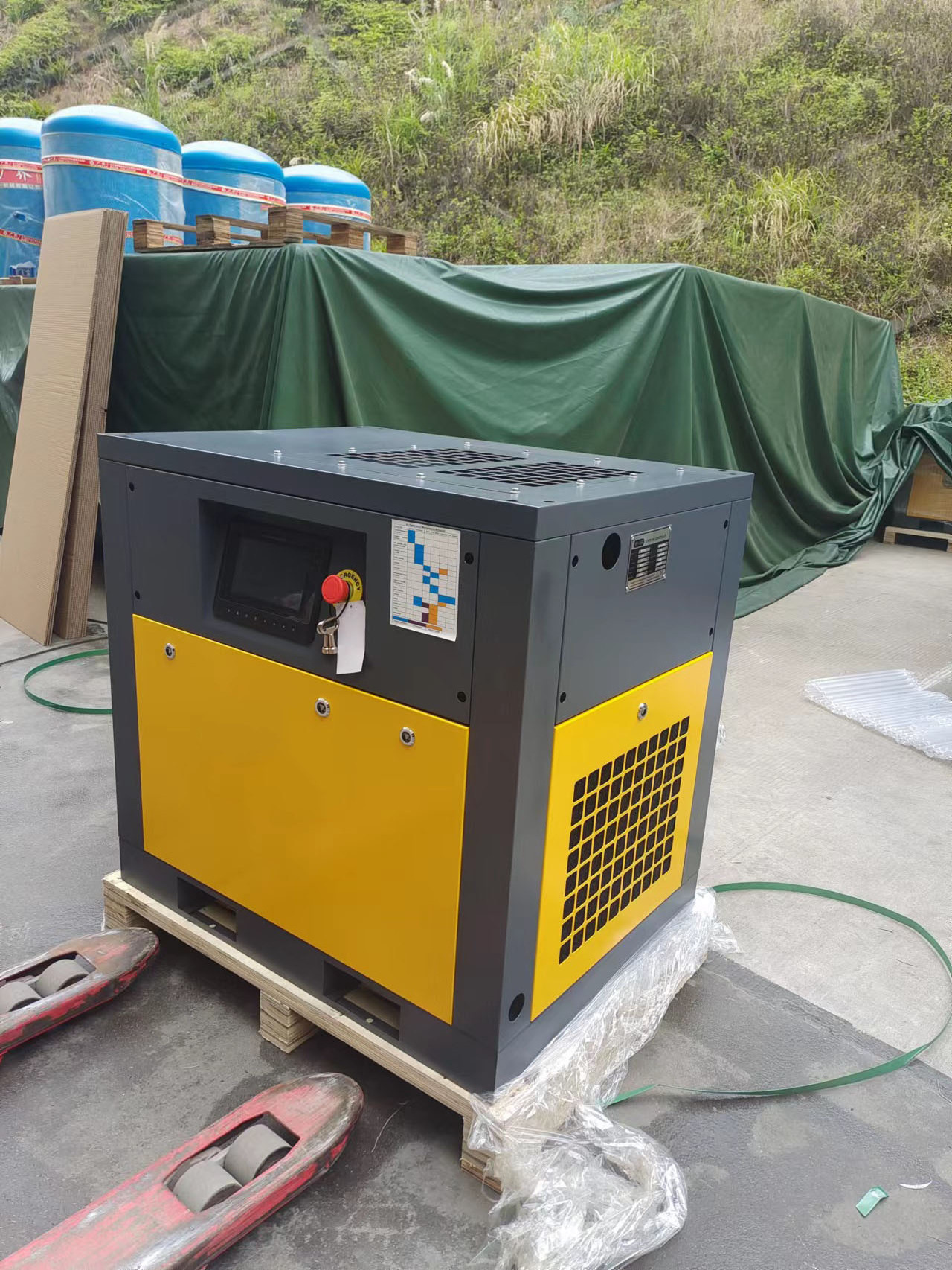 Heavy Duty Screw Type Air Compressor Machine 8bar 10bar IP23 7.5kw-37kw Silent Rotary Direct Driven Screw Air Compressor