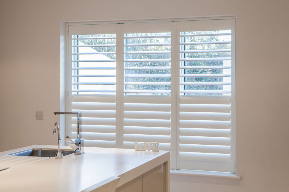 White 89mm Louvre wood PVC Window Plantation Shutters From China