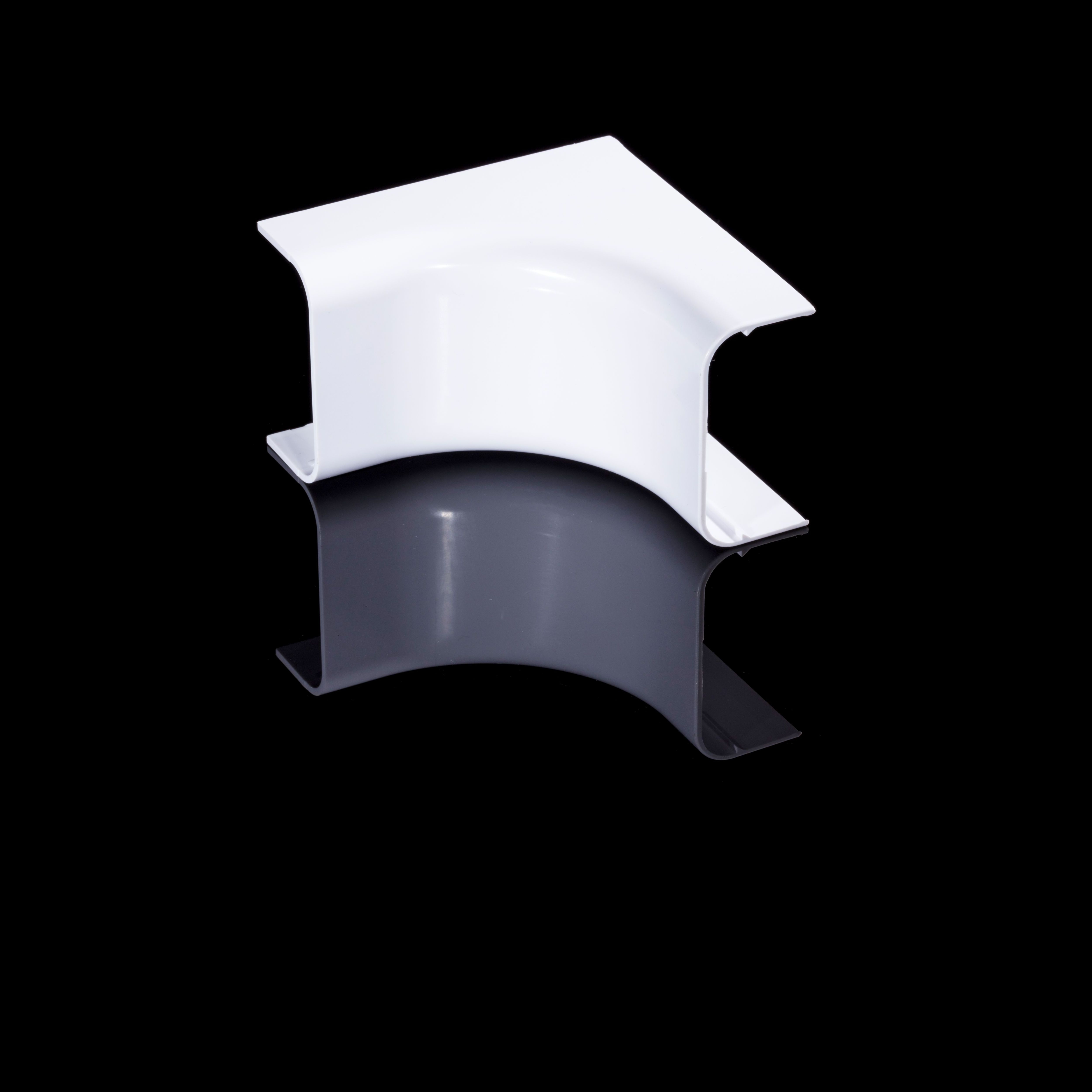 Surface mounted trunking accessories internal angle