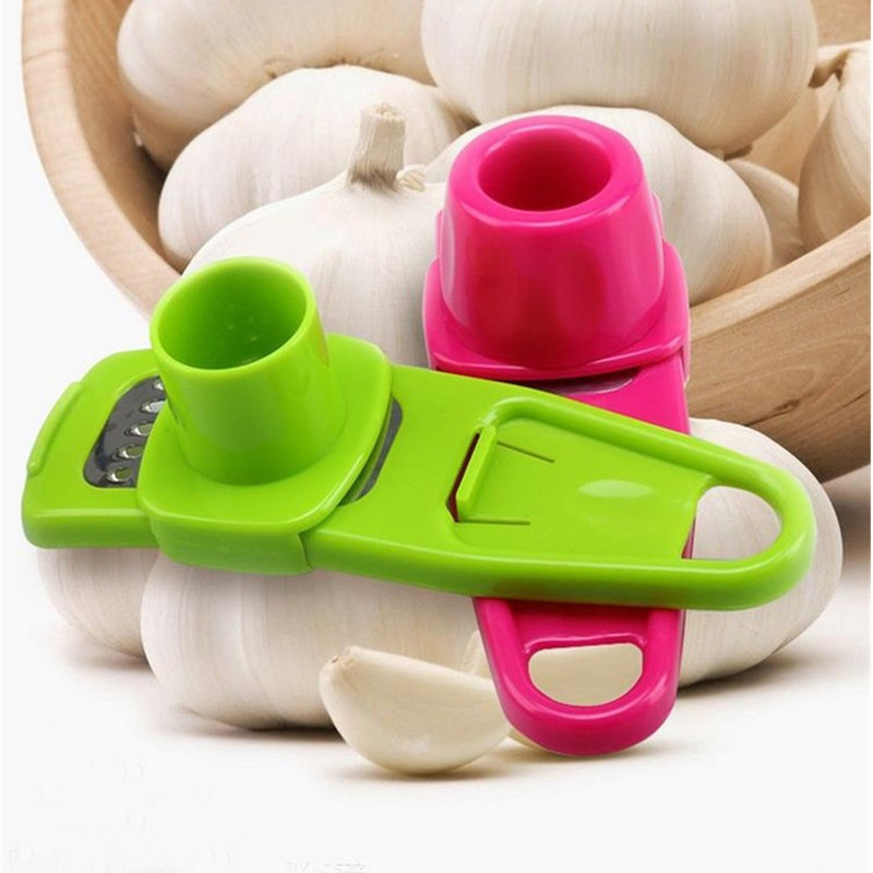 Hot Selling Kitchen Household 2023 Creative Protect Hand Safety Garlic Crusher Manual Plastic Garlic Grinder Garlic Press