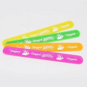 Personalized Thin Rubber Glow In Dark Custom Logo Bangle Wrist Band Wristband Silicone En Bracelet For Man Baby