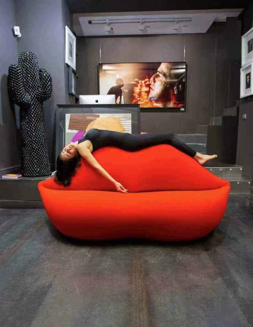 2023 New Design Fashion Lips Velvet Living Room Apartment Sofa Pink Red Lip Shaped Couch Sofa Kiss shape Sofa