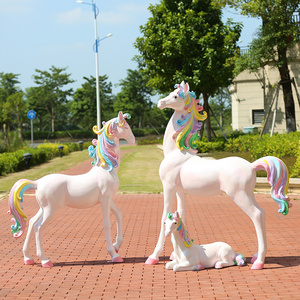 Wholesale Custom fiberglass Large cartoon painted white horse ornaments outdoor unicorn sculpture animal decoration for Shopping