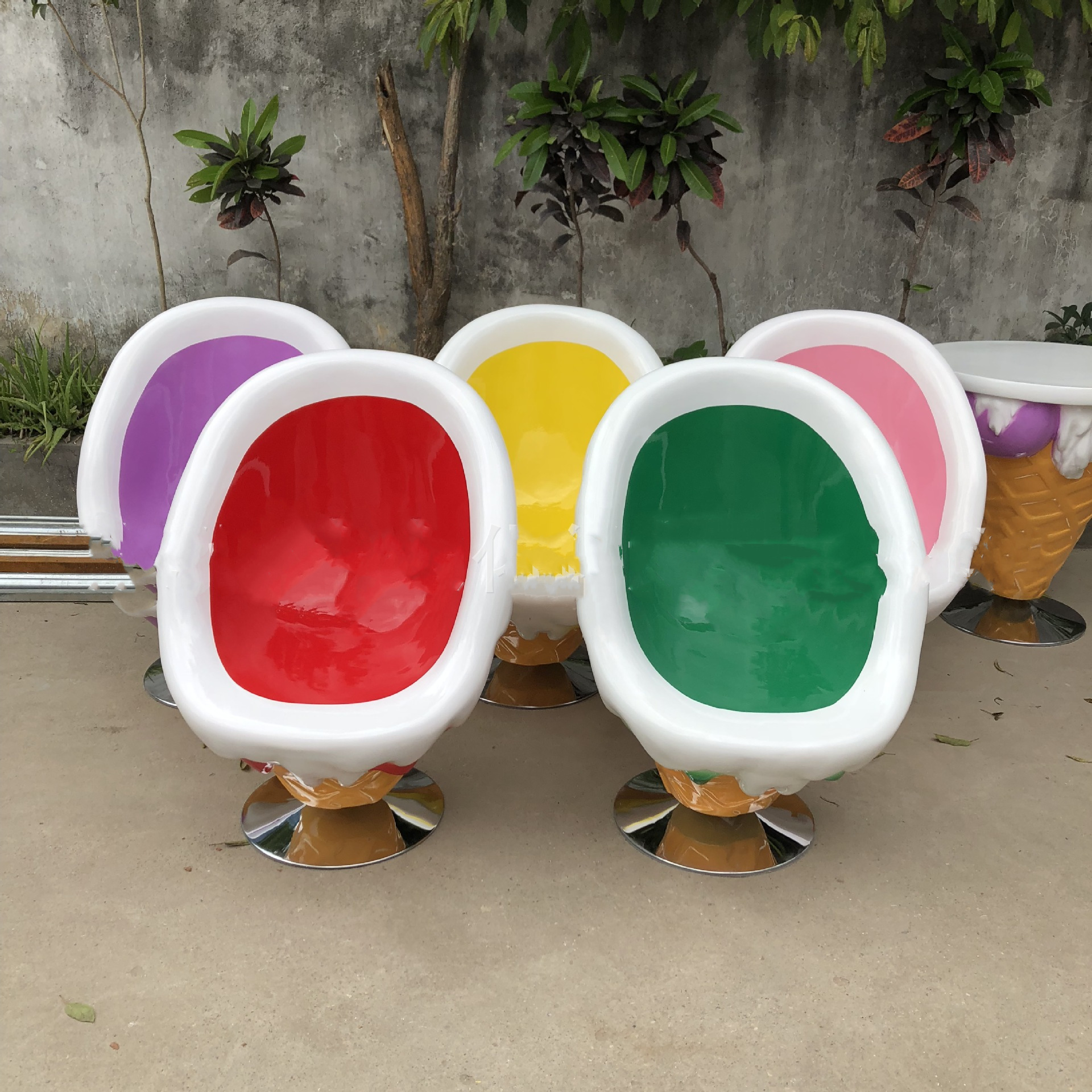 Hot Sale Modern Artificial fiberglass ice cream chairs and tables sculpture for indoor decoration