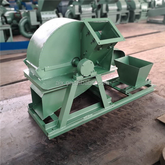 The mobile crusher of wood to the sawdust and grinding wood chips to sawdust machine on sale