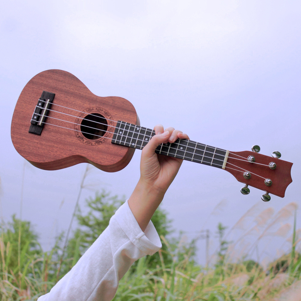 2021 hot selling high quality 21'' four string  musical instrument  mahogany  Ukulele