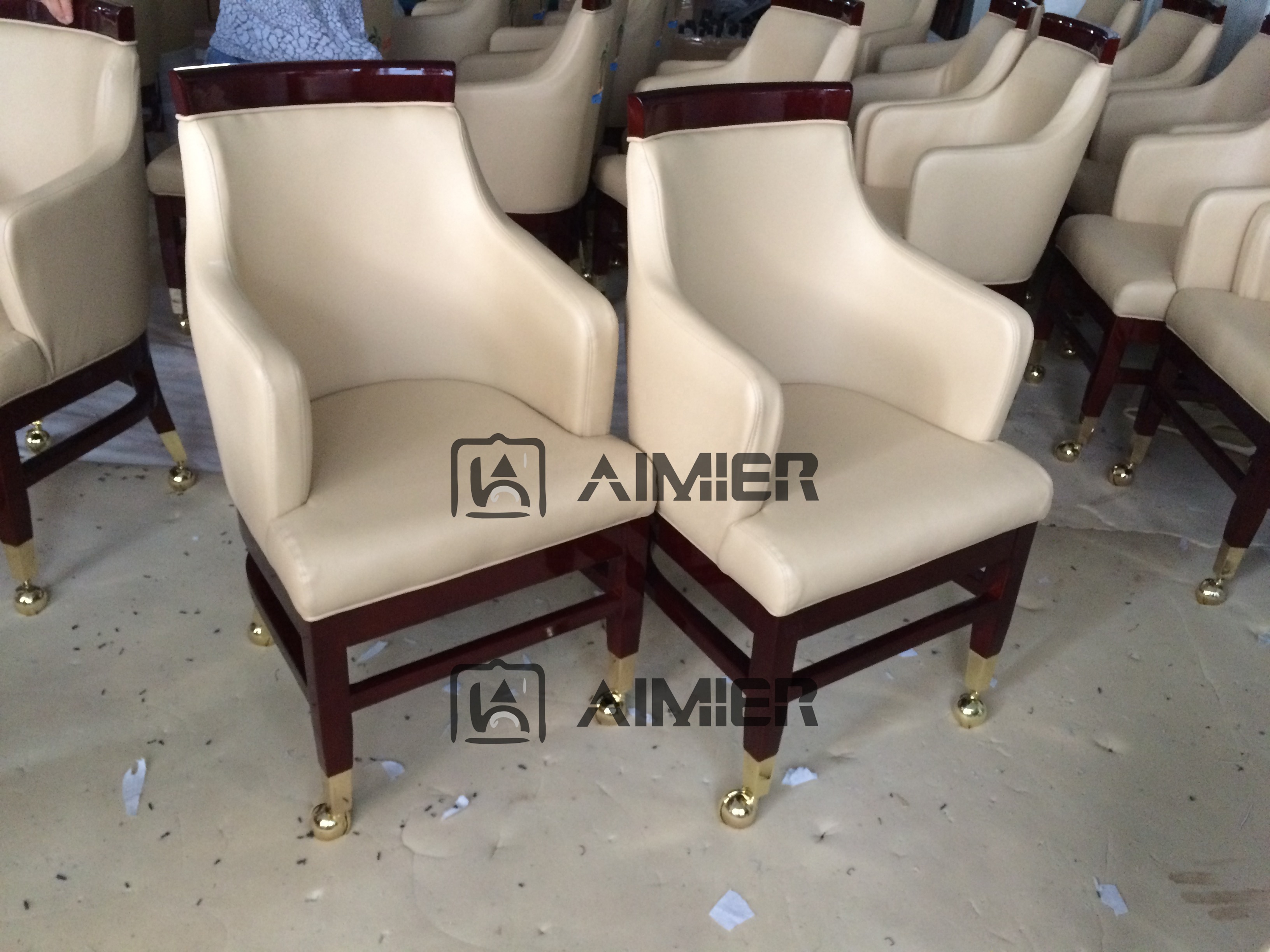 Custom Casino Seating Golden Carpet Aluminium Wheel  Slot Machine VP Seating  Textured Leather Material  Poker Chairs