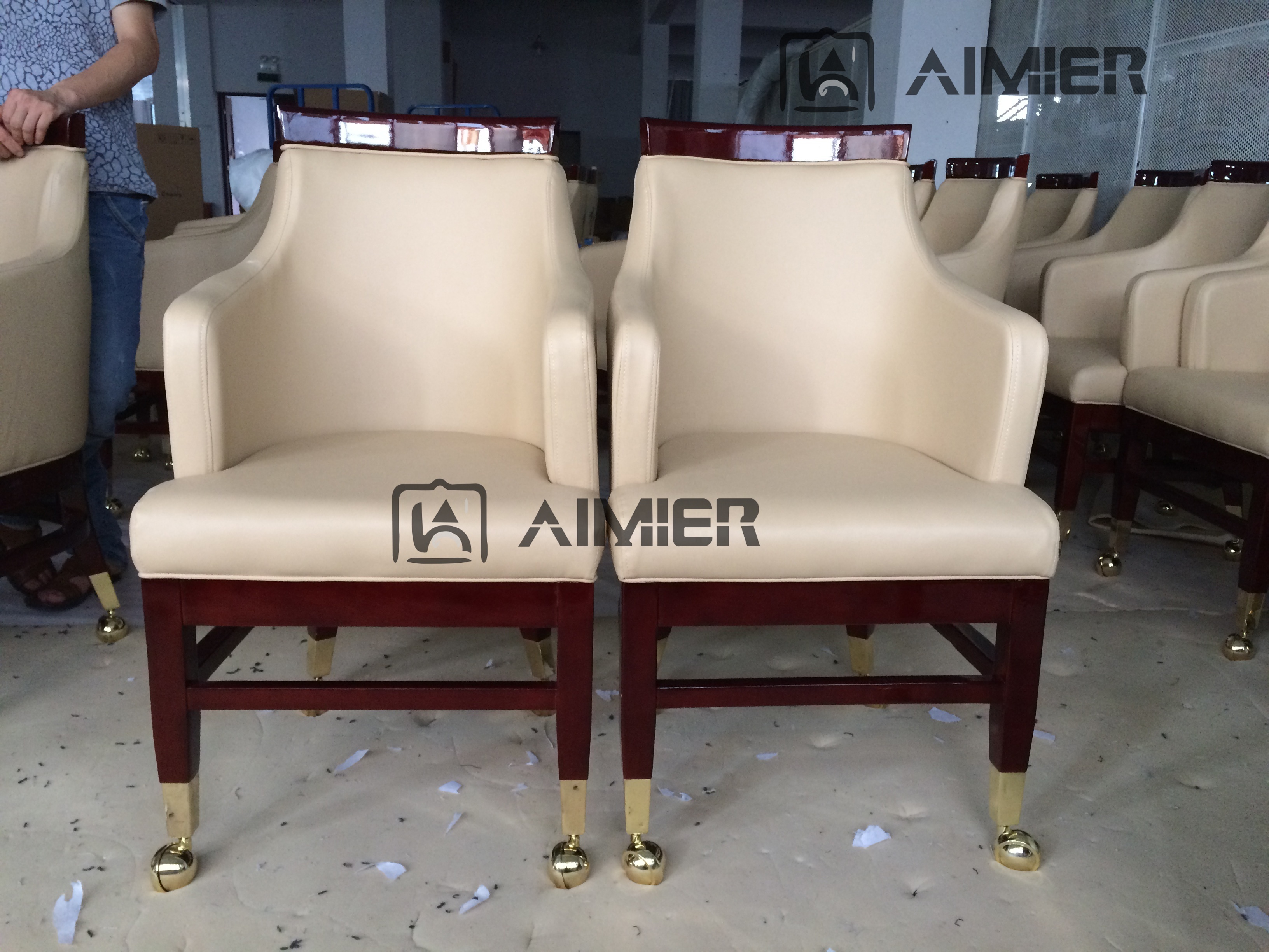 Custom Casino Seating Golden Carpet Aluminium Wheel  Slot Machine VP Seating  Textured Leather Material  Poker Chairs