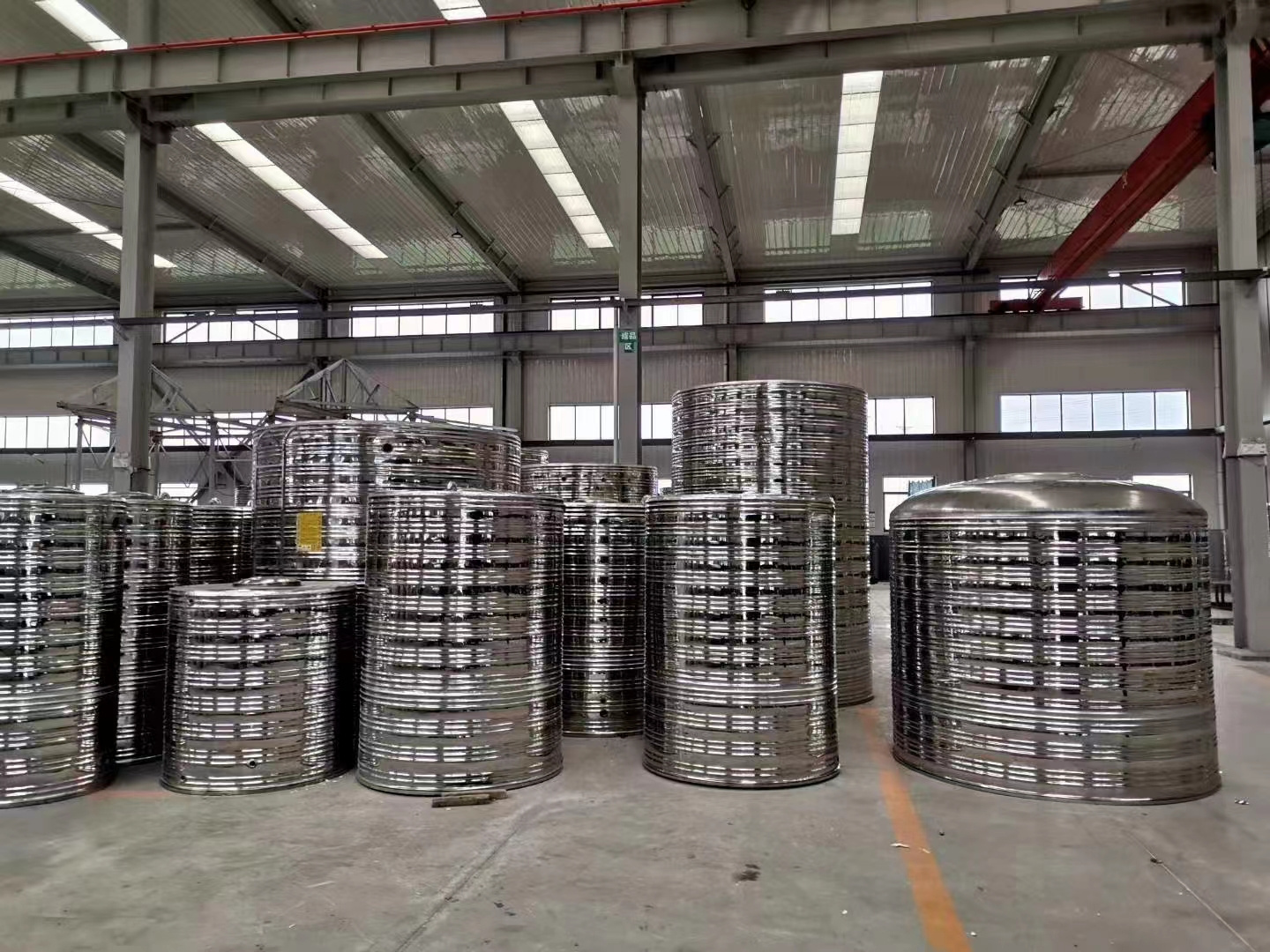 Circular stainless steel 304 insulated water storage tank