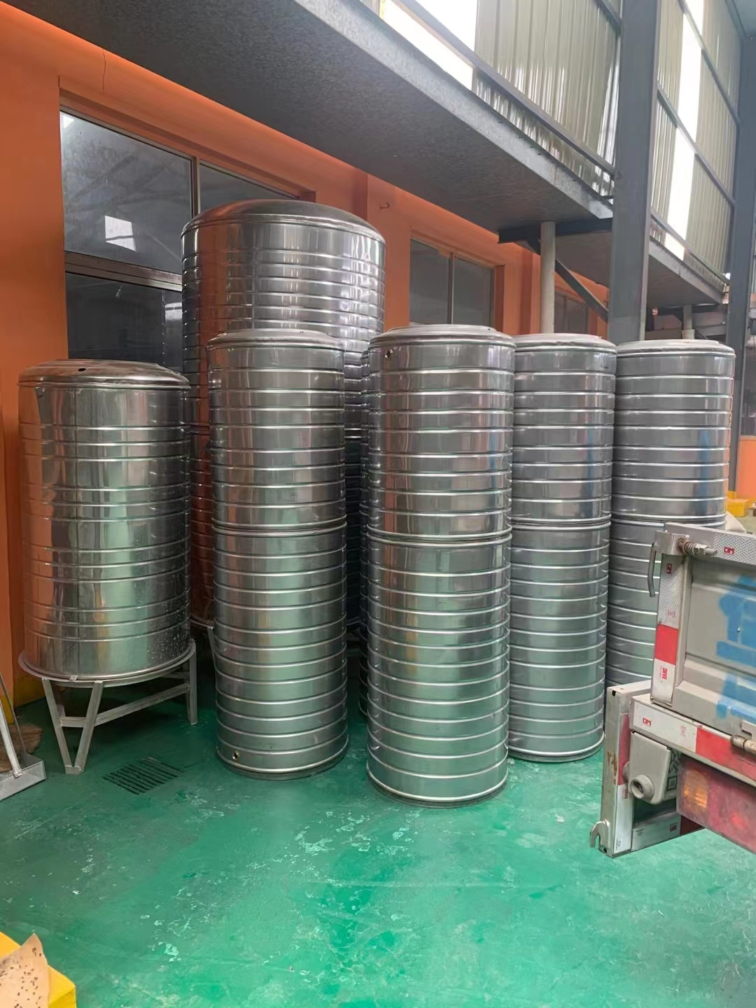 Circular stainless steel 304 insulated water storage tank