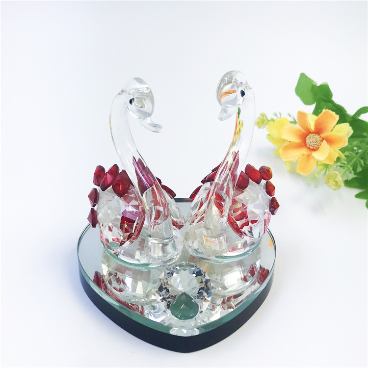 Wholesale Exquisite Folk Art Decoration Wedding Gifts Souvenir Beautiful Small Glass Swan For Giftss Swan