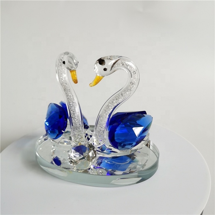 Wholesale Super Quality Romantic Wedding Crystal Gifts Crushed Diamond Filled In Neck Blue Crystal Glass Swans