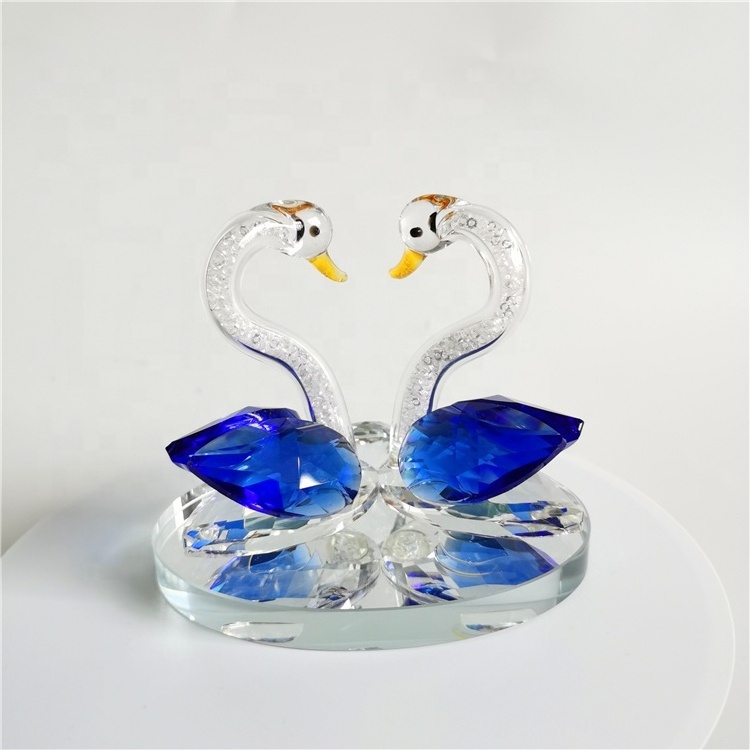 Wholesale Super Quality Romantic Wedding Crystal Gifts Crushed Diamond Filled In Neck Blue Crystal Glass Swans