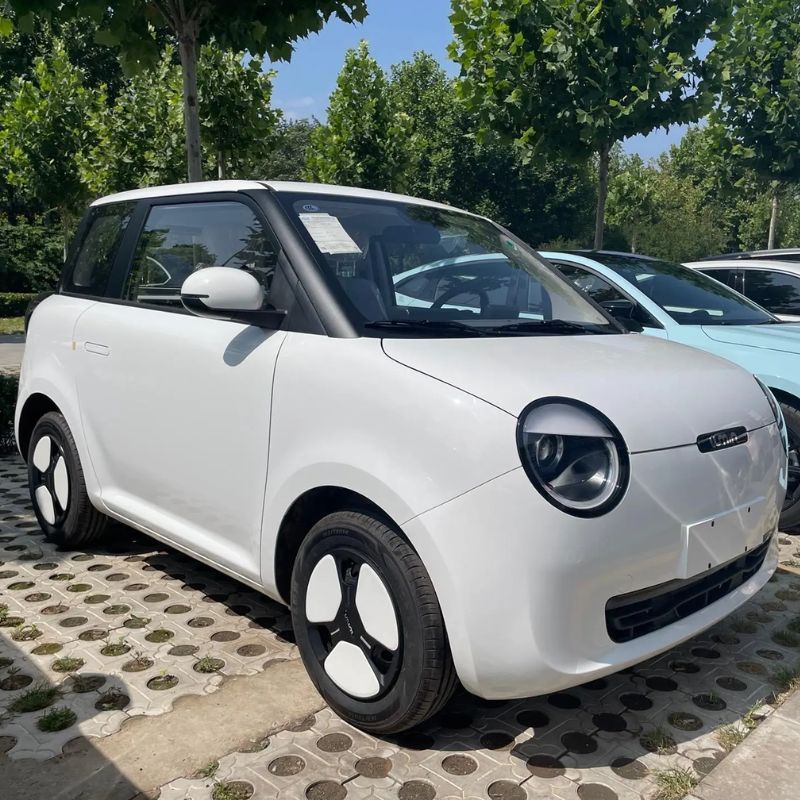 2023 Spot Supply Changan Adult Cheap Mini Electric Car 1200w Motor Changan Lumin 4 Pasajeros 3 Doors Lumin CEE Electric Car