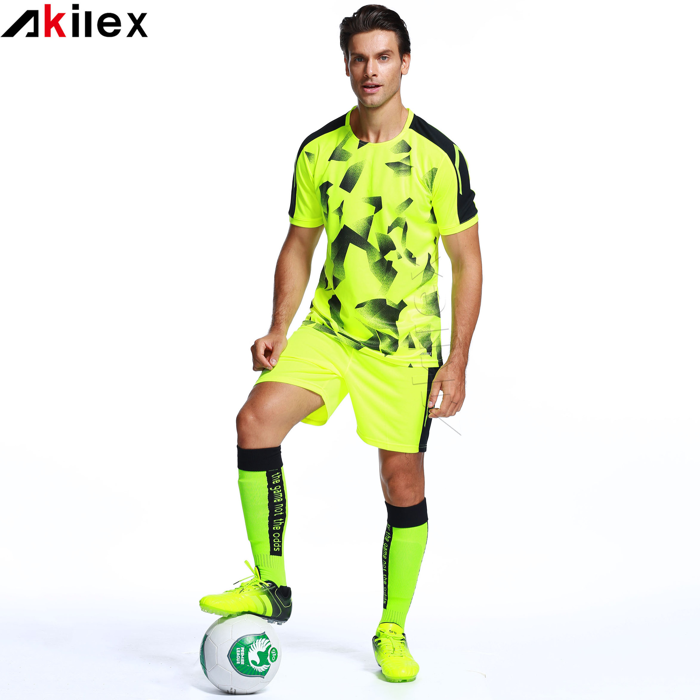 High quality latest design custom sublimated soccer/football jersey uniform with low MOQ