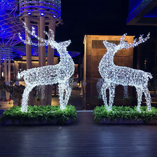 Life size 2M 3M LED wild animal Christmas outdoor decorations artificial reindeer lighted outside deer motif light