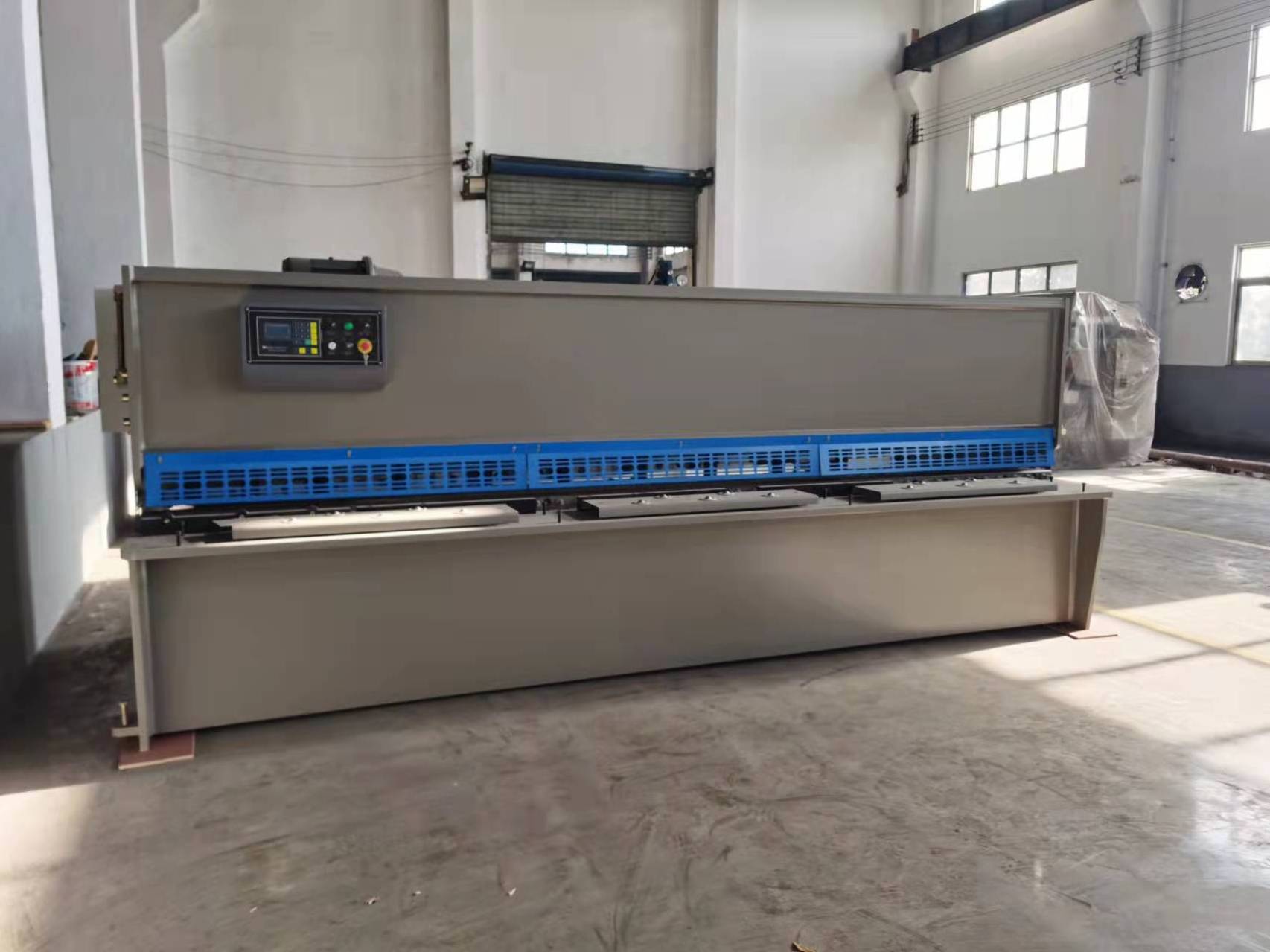 sheet metal shearing machine