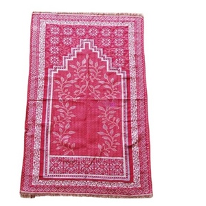 Ramadan Muslim Prayer Rug custom made r Islamic Prayer Polyester Plain Muslim Prayer Rug Thick light weight Embossed