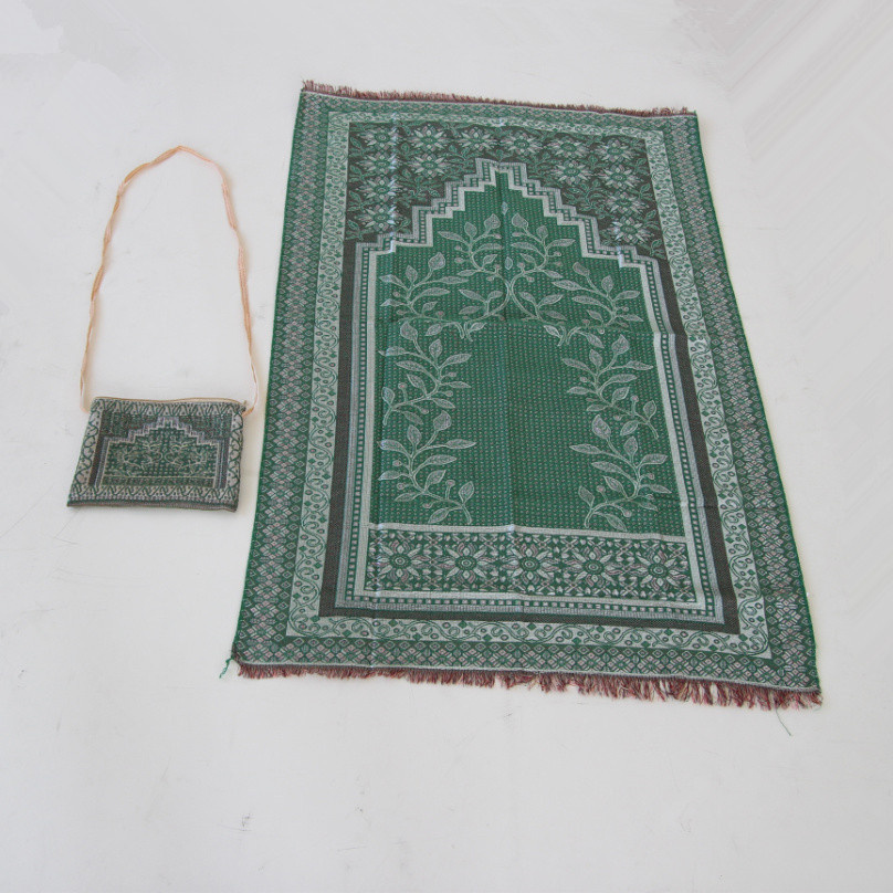 Ramadan Muslim Prayer Rug custom made r Islamic Prayer Polyester Plain Muslim Prayer Rug Thick light weight Embossed