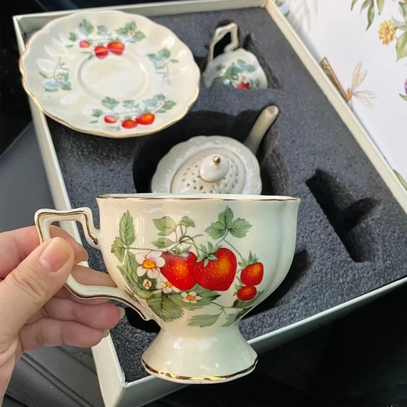 Customized Promotional European retro 8-piece strawberry pattern coffee set for gifts