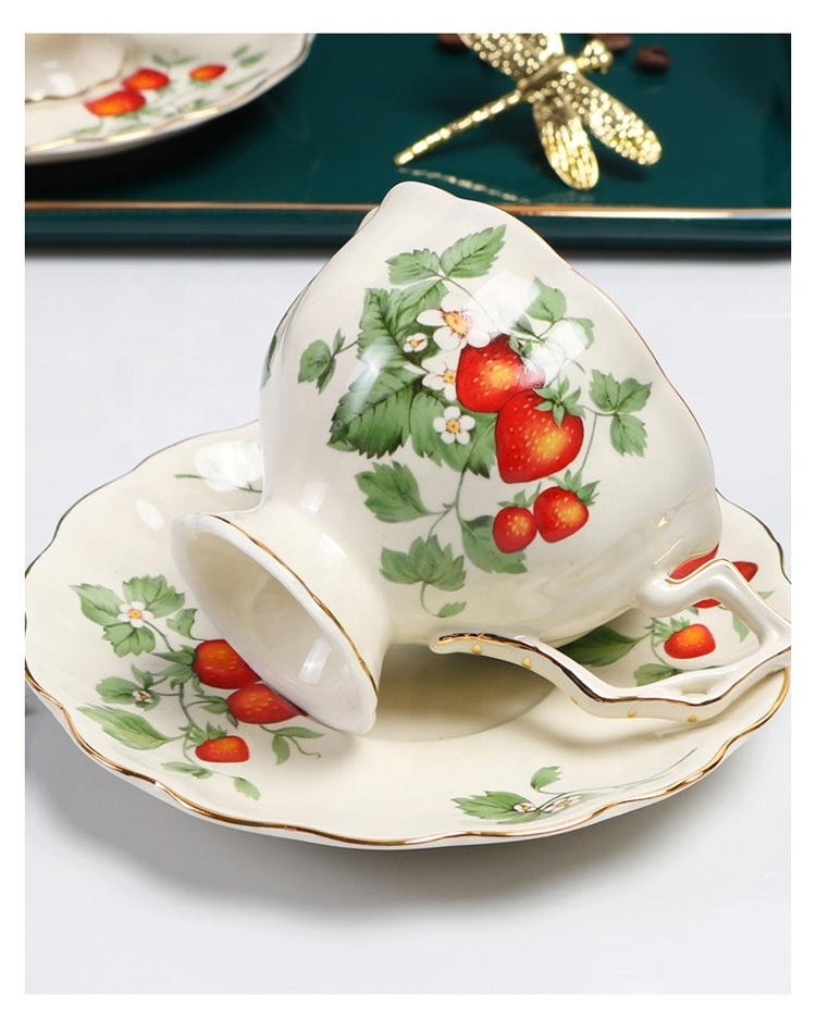 Customized Promotional European retro 8-piece strawberry pattern coffee set for gifts