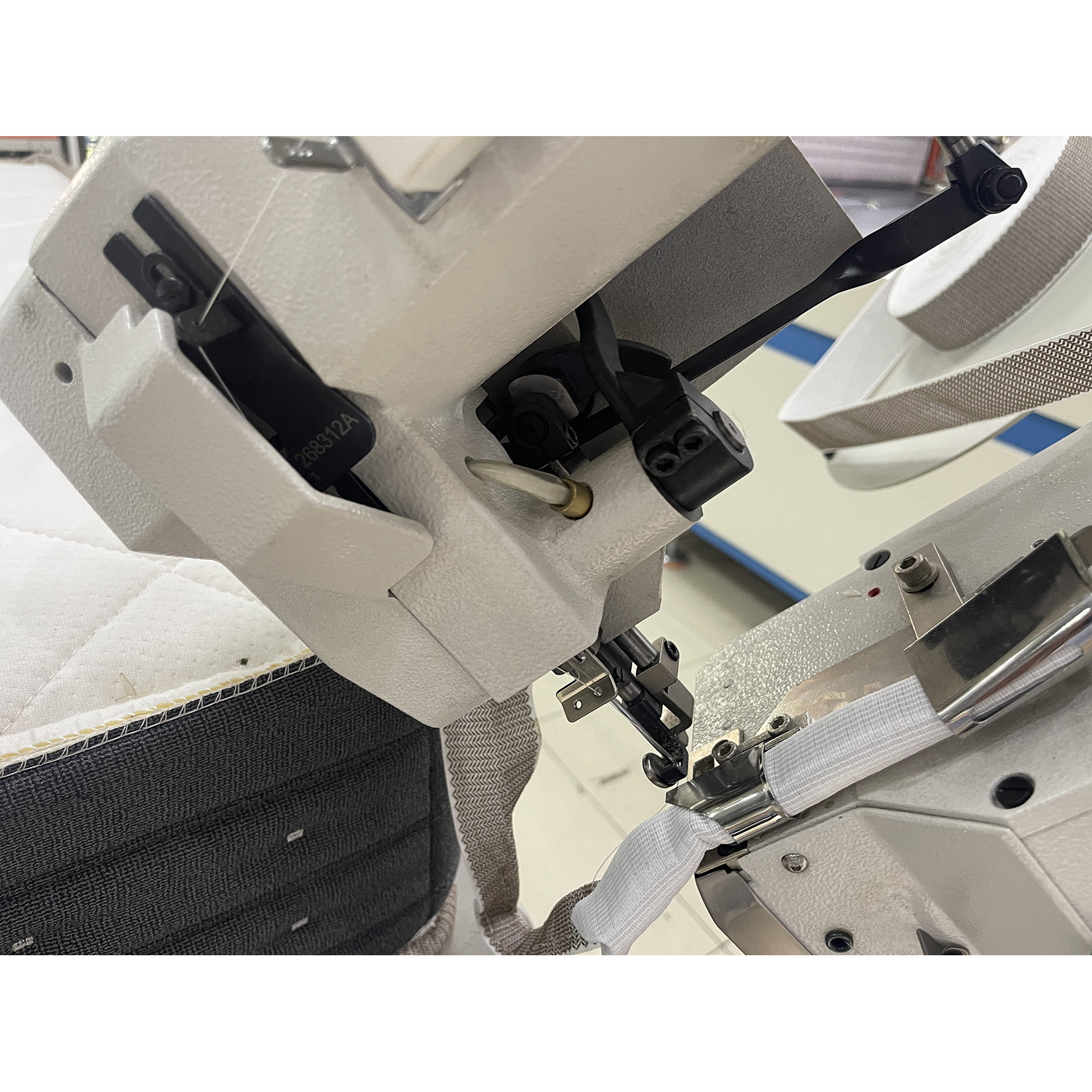 Industrial Used Mattress Tape Edge Machine Manual Webbing Tape Edge Mattress Sewing Machine