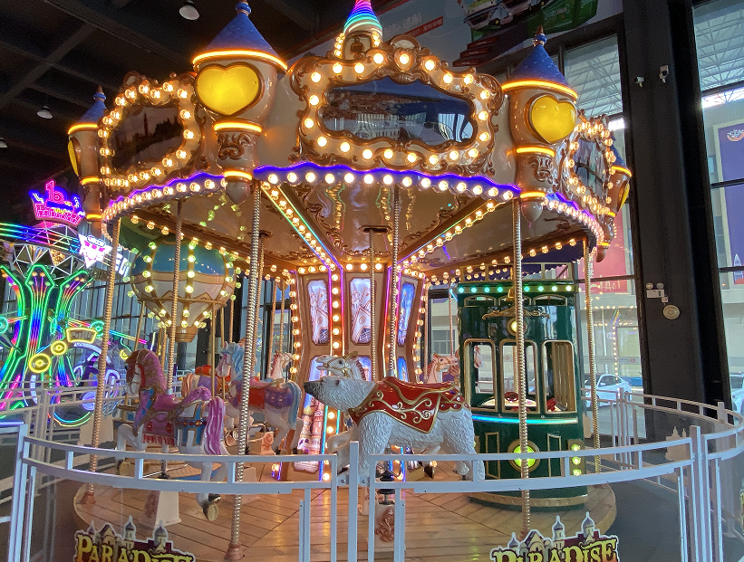 Classical antique fiberglass carousel with 12 seats / fairground carousel horses for sale