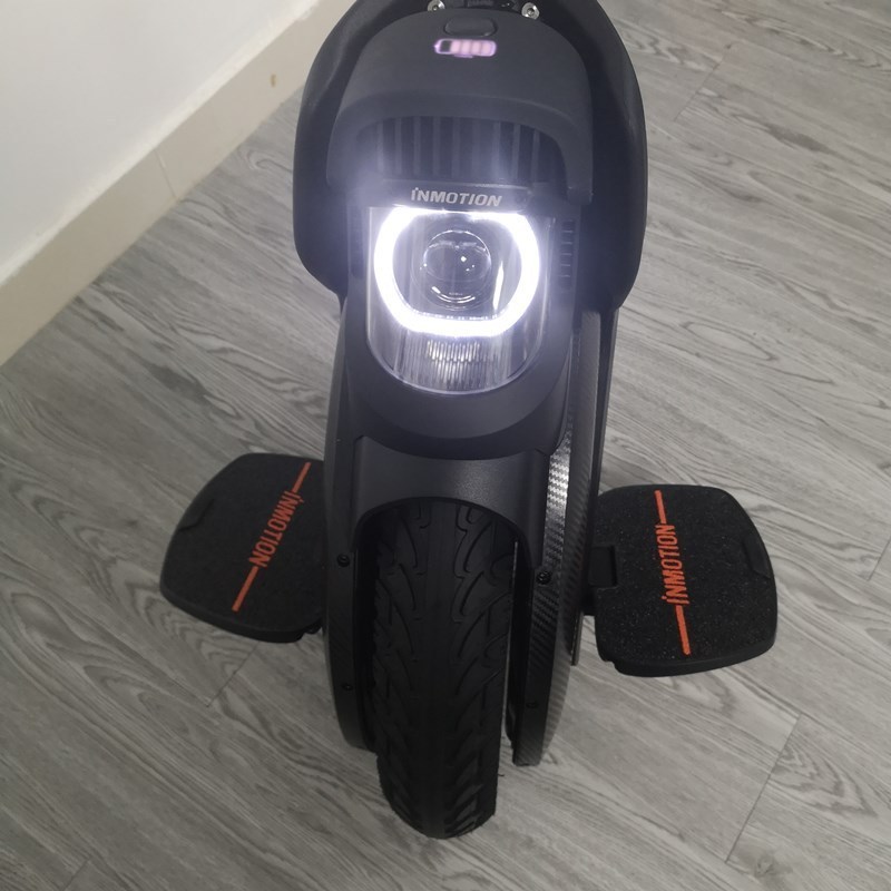 EU Stock Original Inmotion V11 Electric Unicycle 84V 2200W Self Balance Scooter Build-in Handle Monowheel Hoverboard 4.0 BLE