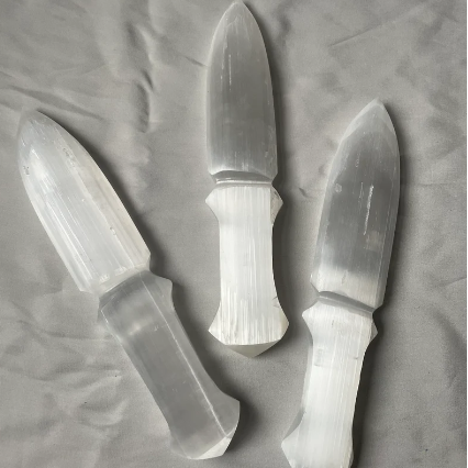 Best Quality Hot Sale Bulk Natural Selenite Dagger  White Crystal Knife  Polished Carved Gemstone  Home Decor