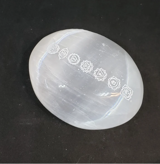 Best Quality Hot Sale Bulk Natural  Selenite Palm Stone - Laser Etched Chakras for gift