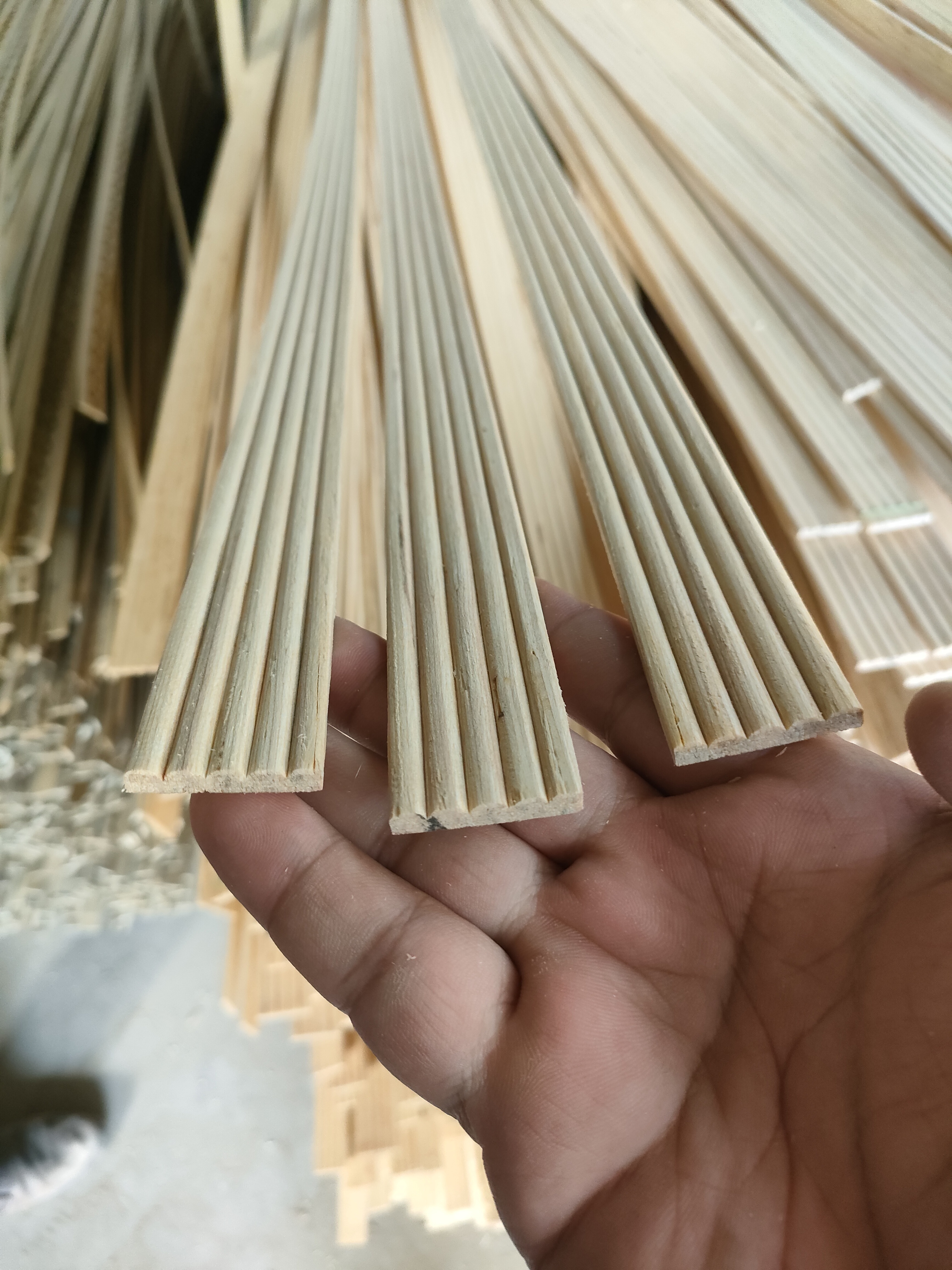 High Quality Natural wood carve mouldings decoration ceiling moldings decorative wood molding