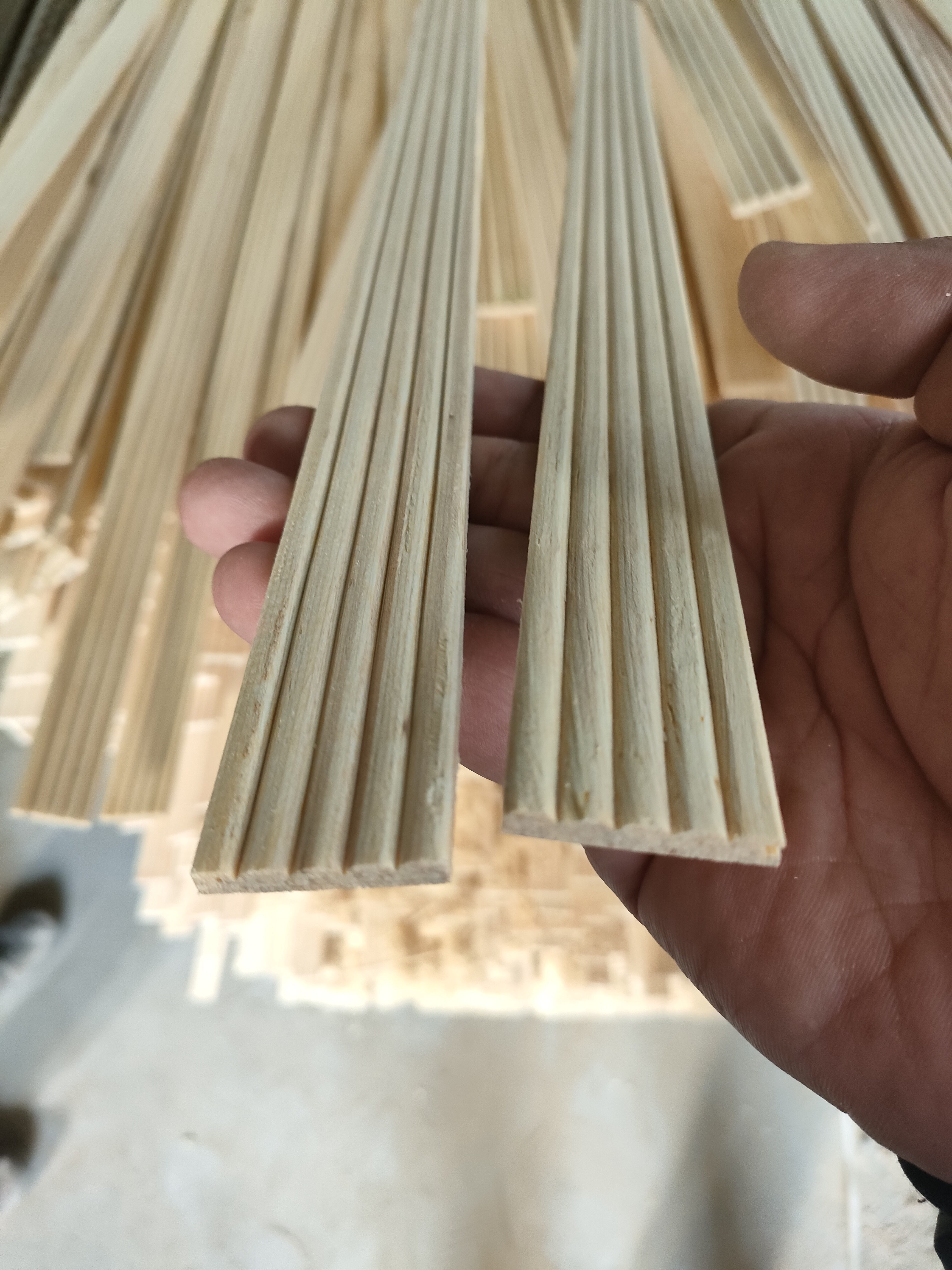 High Quality Natural wood carve mouldings decoration ceiling moldings decorative wood molding