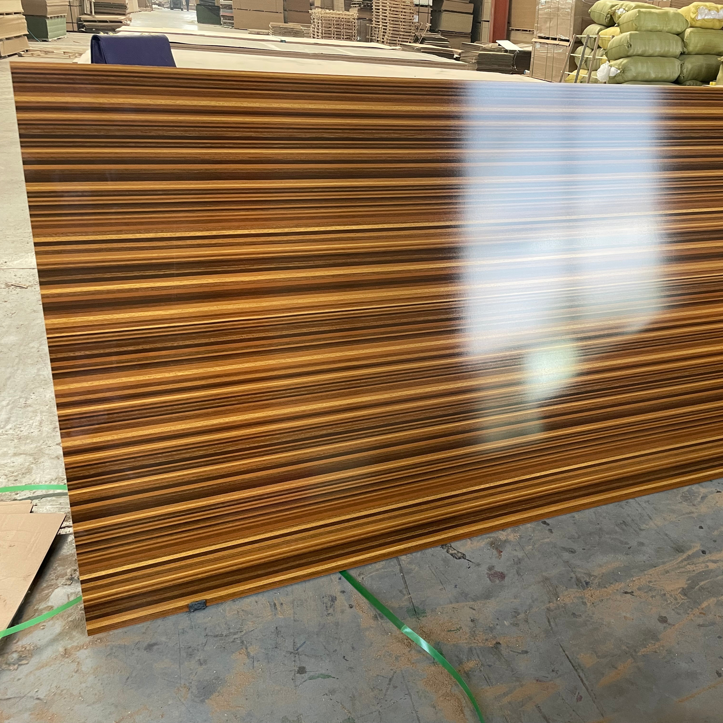 Melamine Laminated Plywood 1220mmx2440mm High Grade Wood Grain Or White Melamine Faced / Laminated Plywood For Furniture And Cab