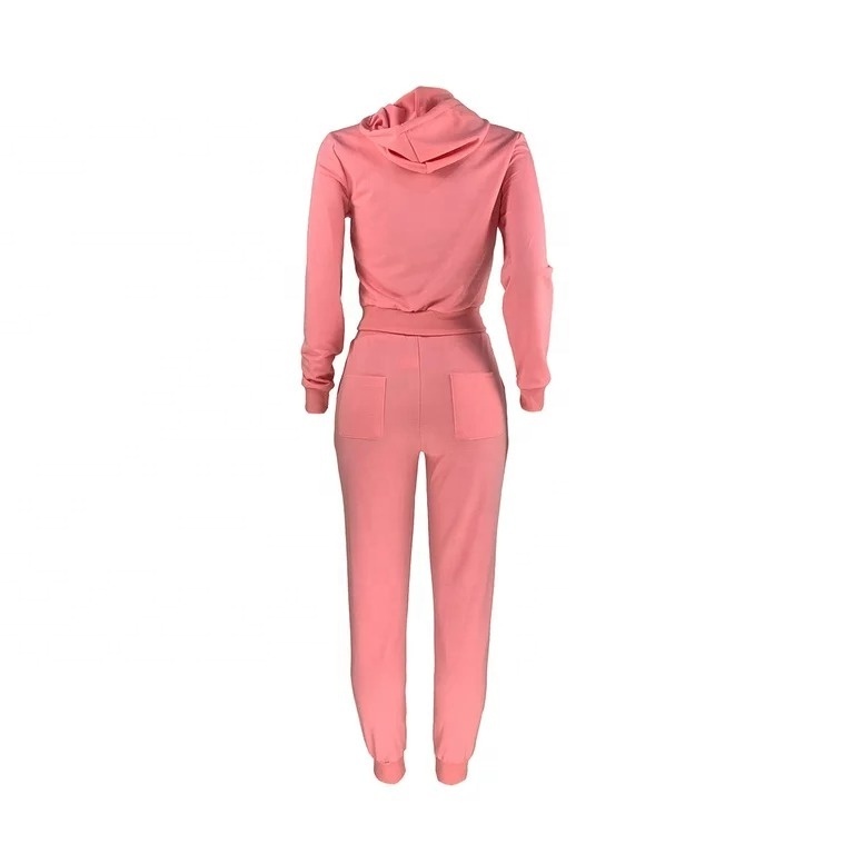 Trendy fitness attire Urban athleisure style cropped tracksuit for women 2023