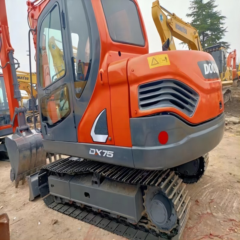 Hot sale doosan excavator dx75 dx60 Used doosan crawler excavator dx75 Doosan excavator with dozer blade