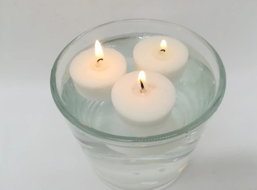 Hot Sale 4.2cm Real Wax Water Activated Floating Candles For Wedding Decoration Centerpiece Candle Holders