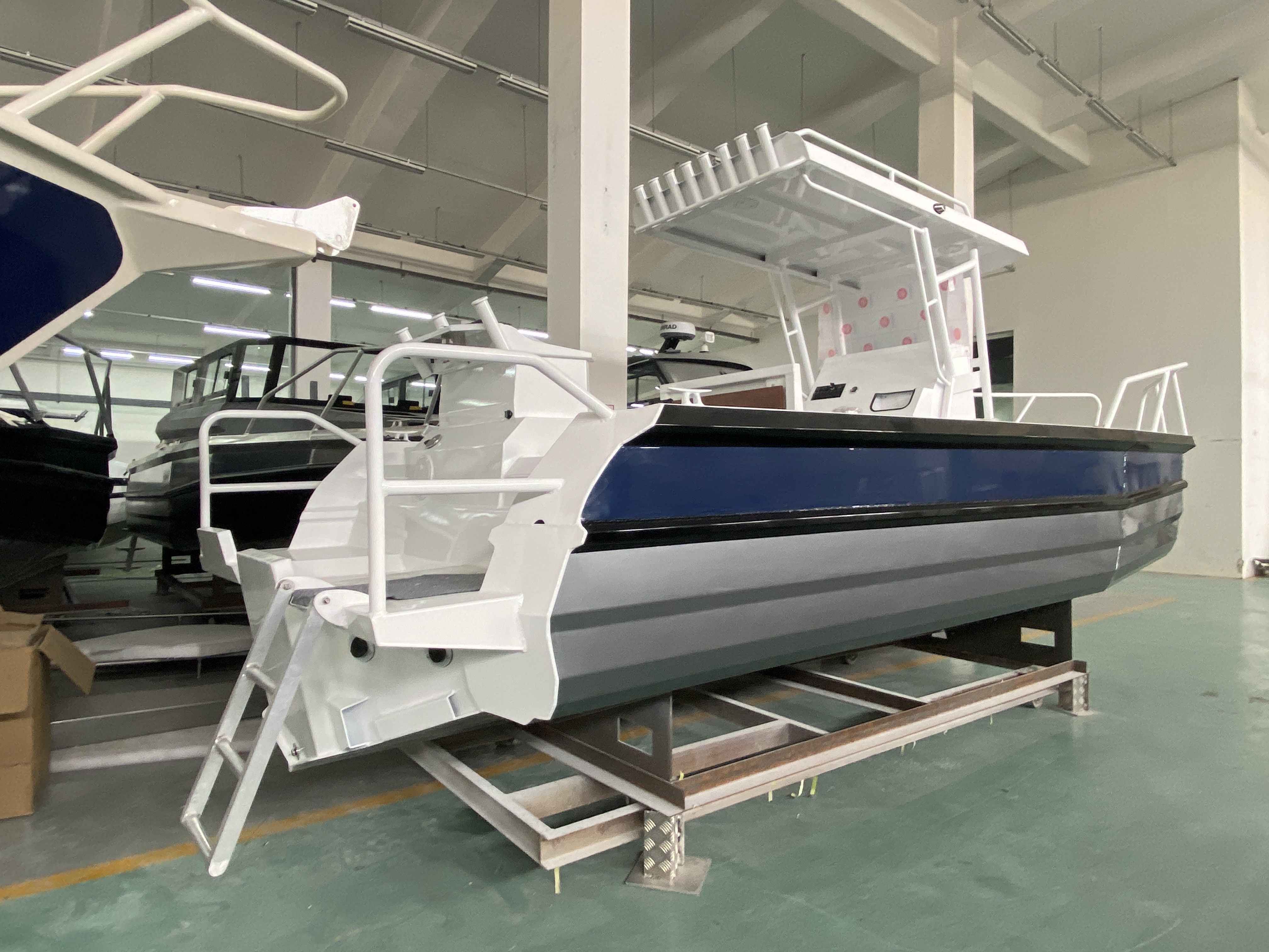 7.5m 25ft Aluminum offshore pontoon v hull center console fishing boat for sale