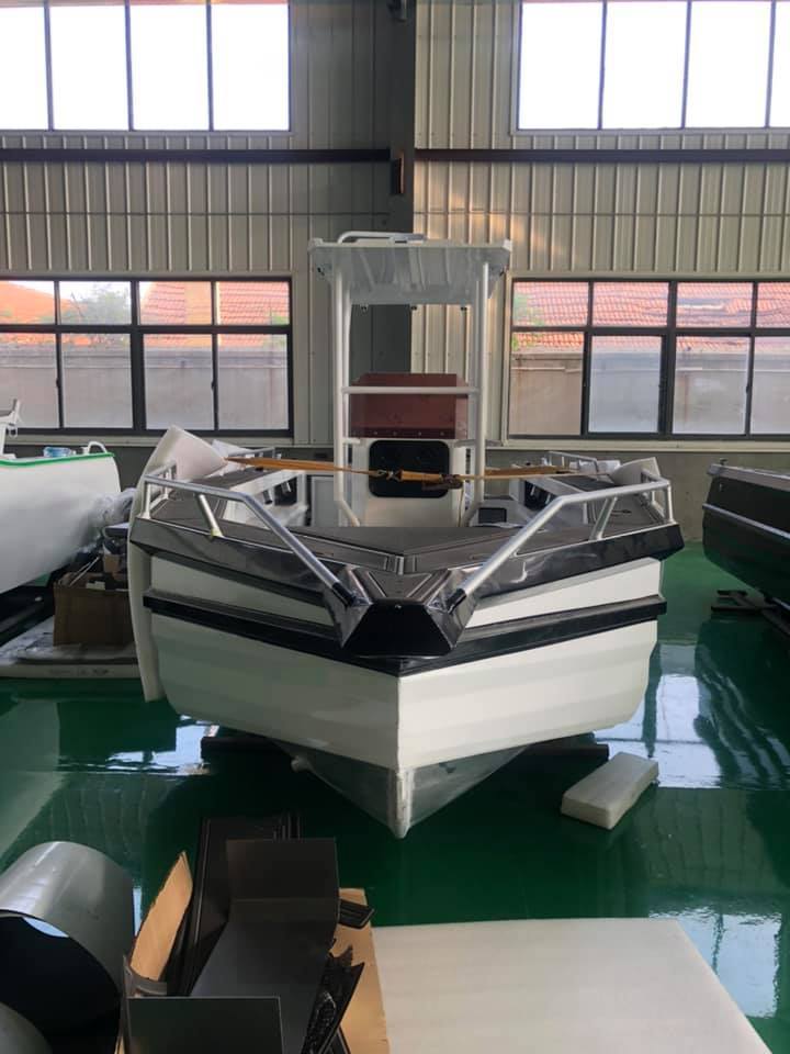 Professional 6m19ft Aluminum Deep-V Hard-top Center Console Luxury Sport Speed Fishing Boat for Sale