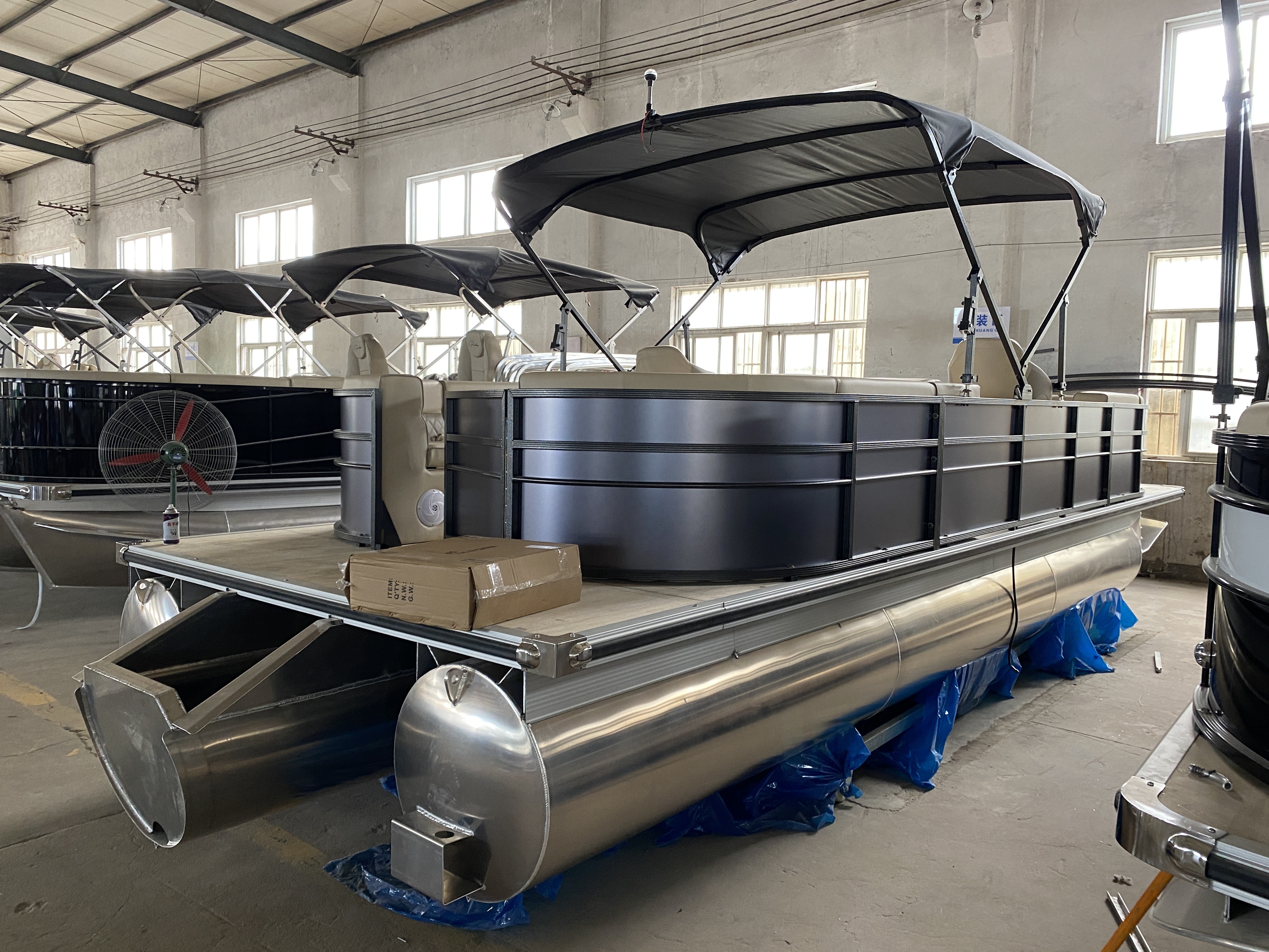 6.4m/7m/7.6m/8.2m/9m Aluminum Welded Luxury Family Water Jet Party Leisure Speed Boat Pontoon