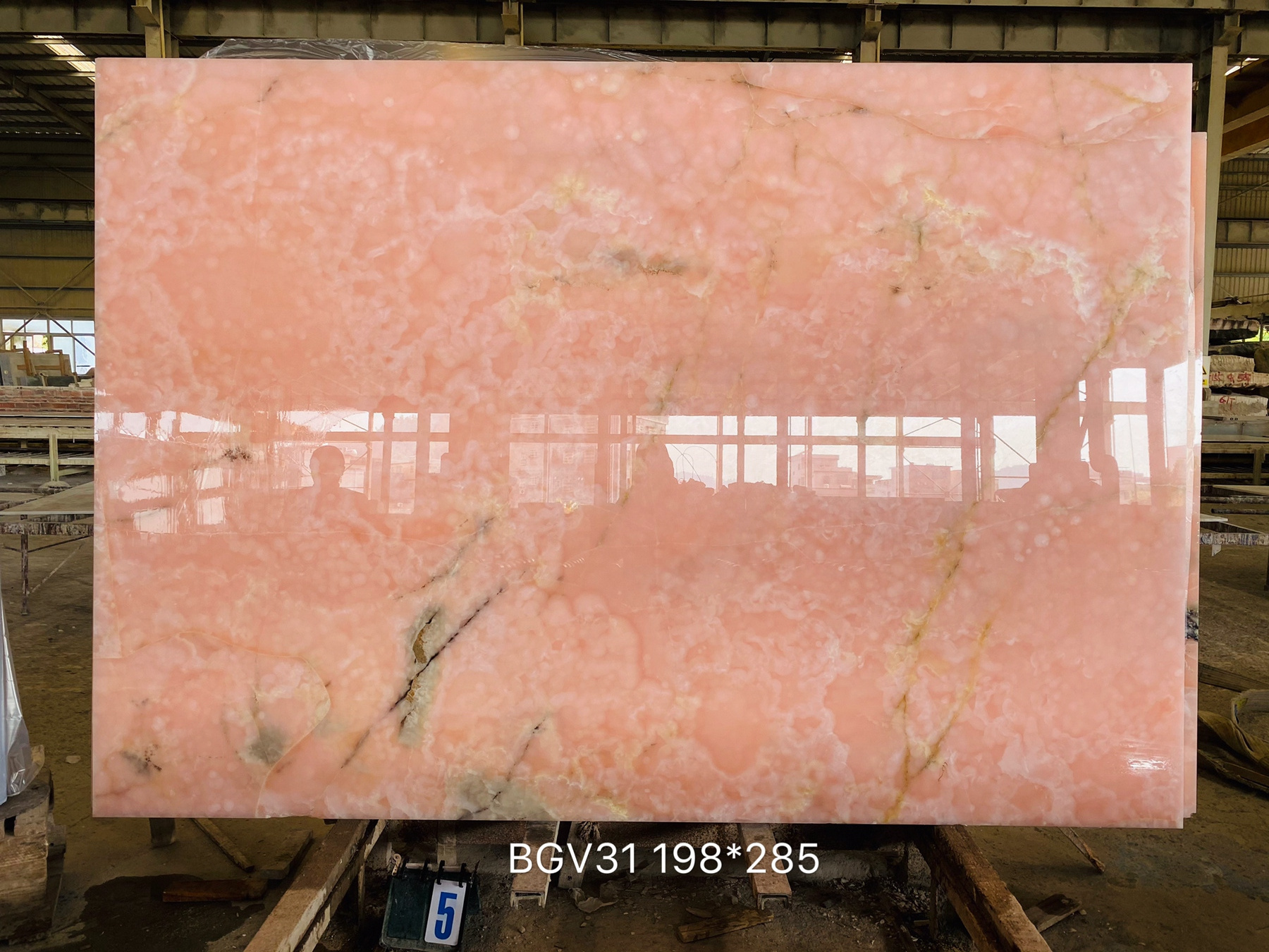 Luxury Decoration Unique Natural Pink Onyx Marble Slabs Polished Onyx Stone