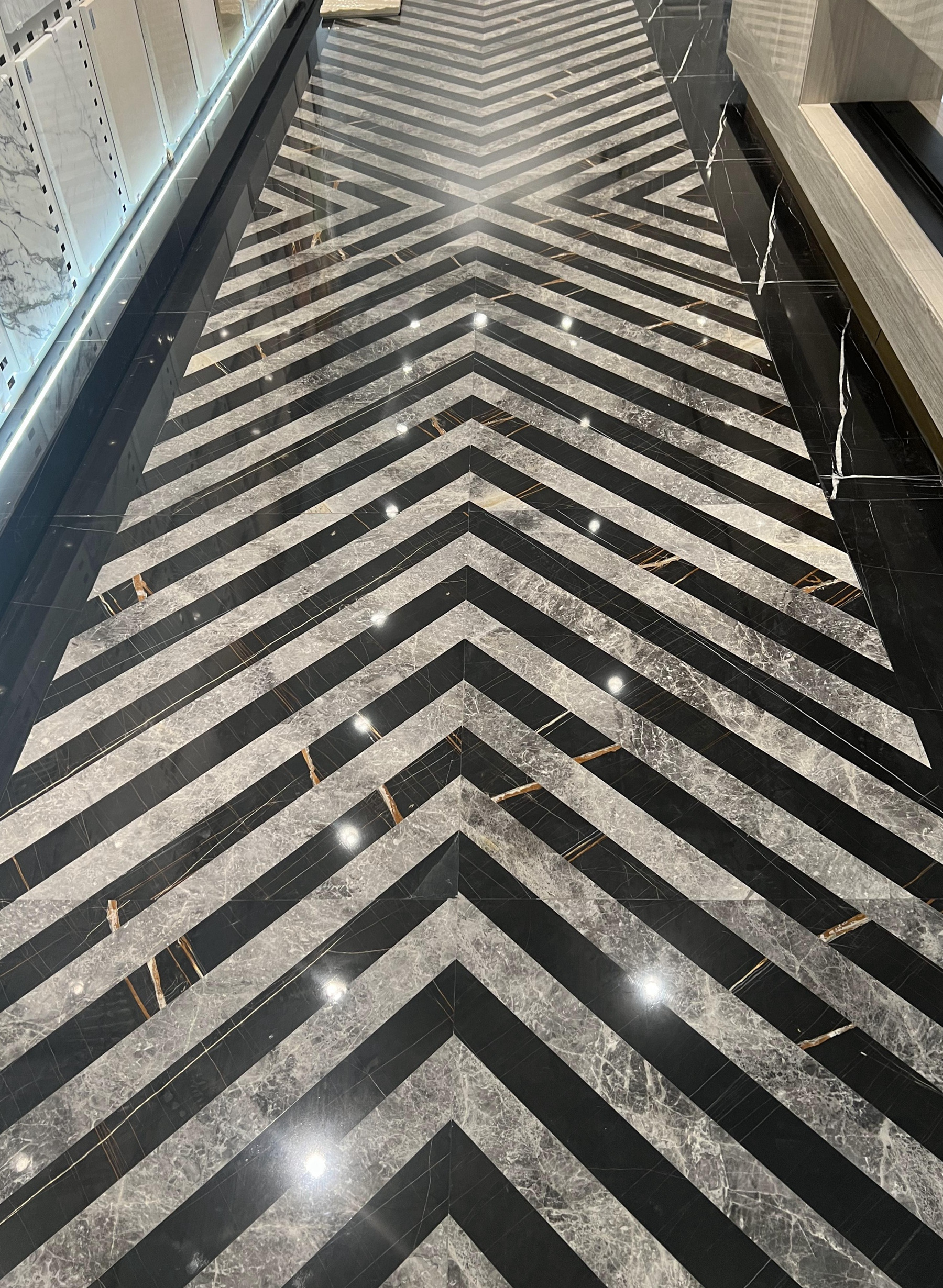 Customized Natural Marble Flooring Tiles Grey Marble Water Jet Chevron Pattern Tiles for Indoor Corridor