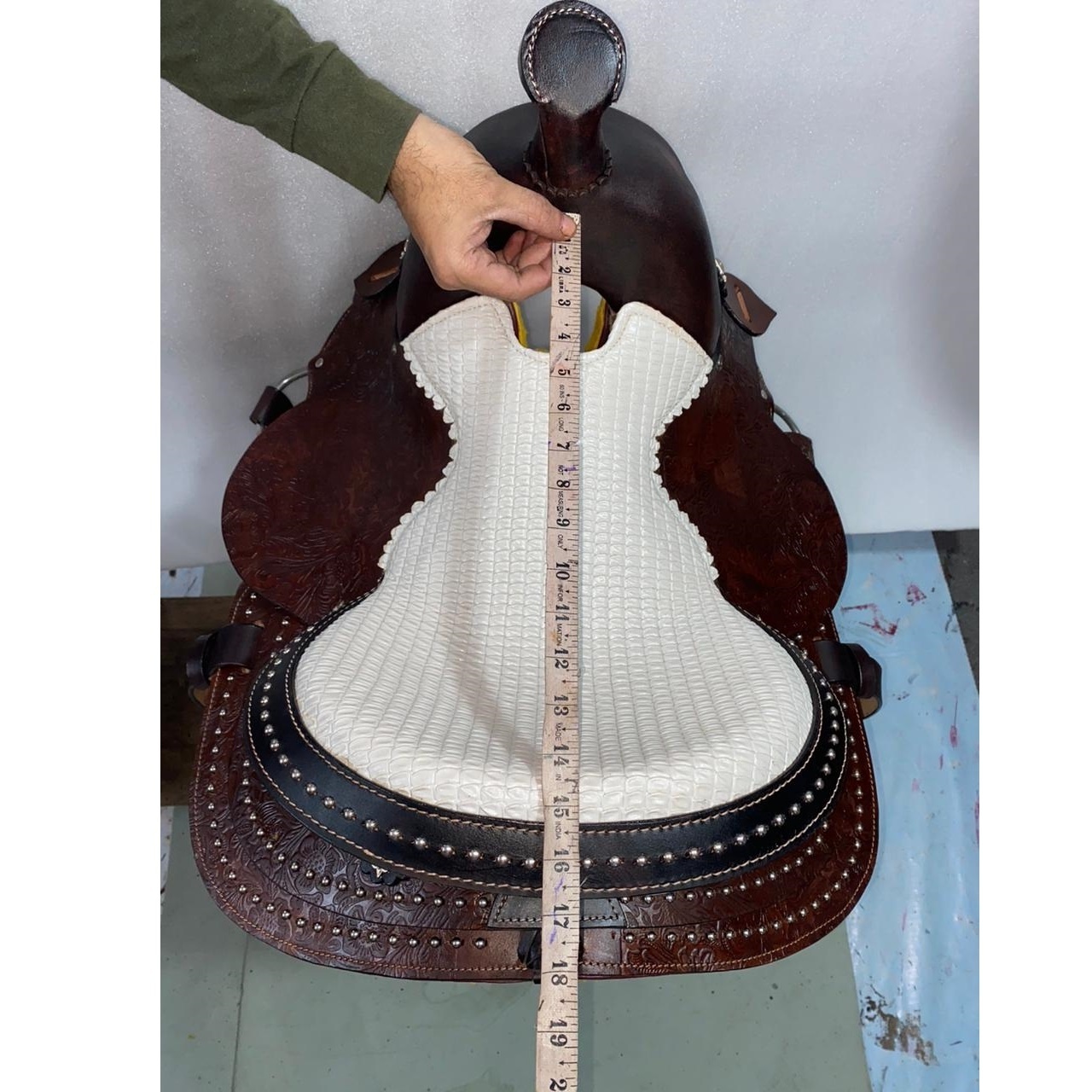 100% Handmade Western Saddle For Horse Riding Wholesale Price Genuine Leather Horse Western Saddle In Bulk