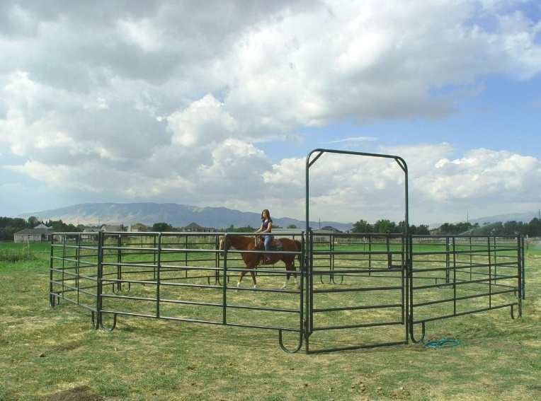 Round portable used horse panels product on farm for sale